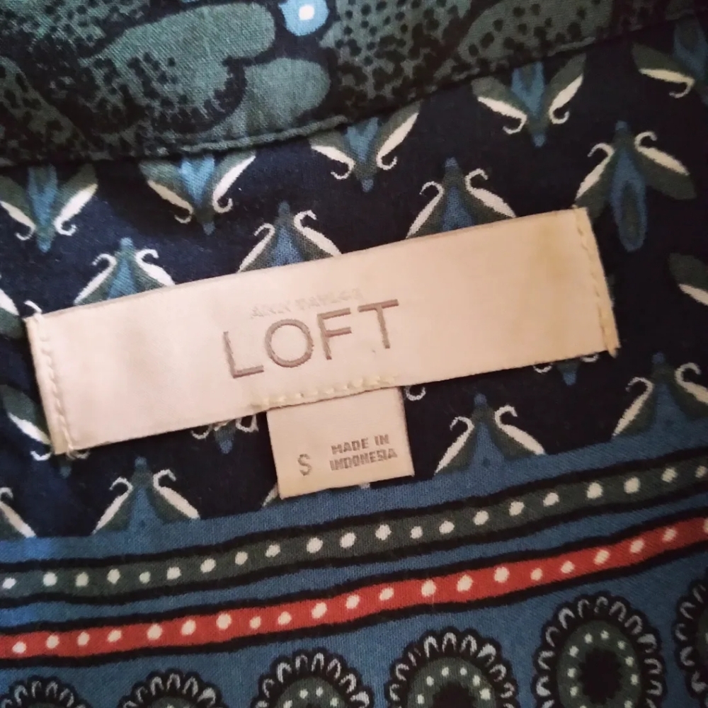 LOFT Long Sleeve Floral Henley blouse, size Small - Picture 6 of 8